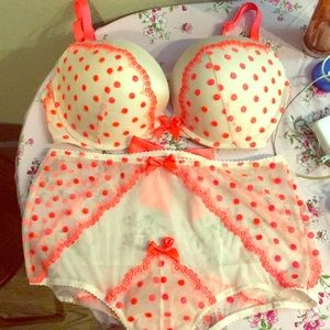 Bra and underwear set